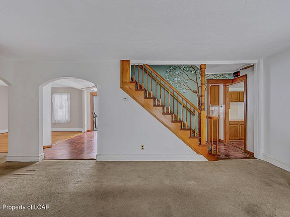 5th image of 209 Terrace Ave