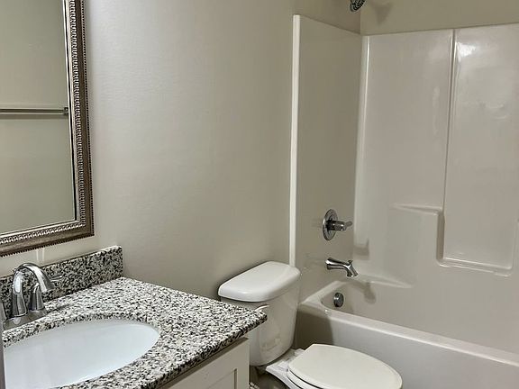 4th image of 200 Bent Holly Dr