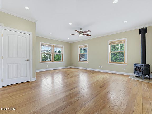 4th image of 49 Harold St #1