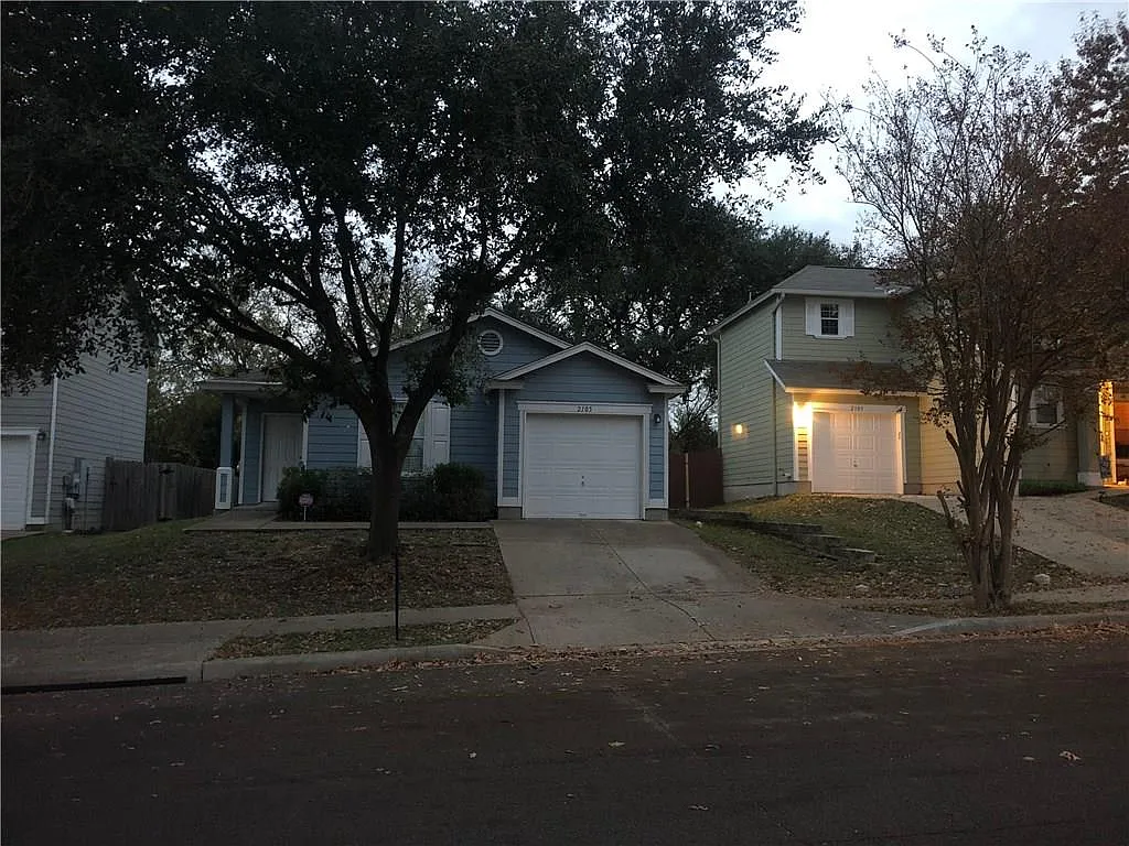 3 bed, 2.0 bath, 1319 sqft, $1,700 — Photo 1