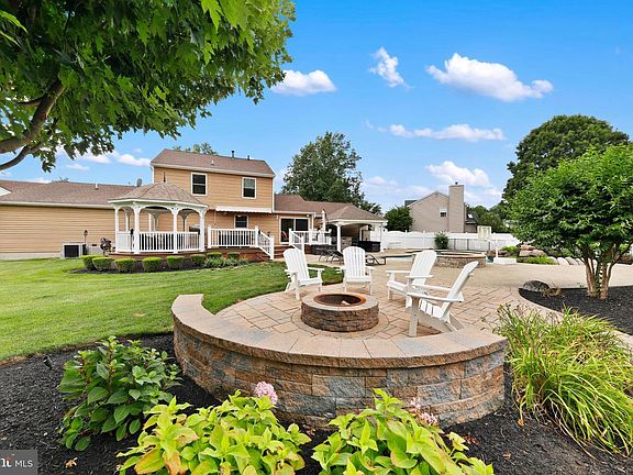 2nd image of 4 Castle Ct