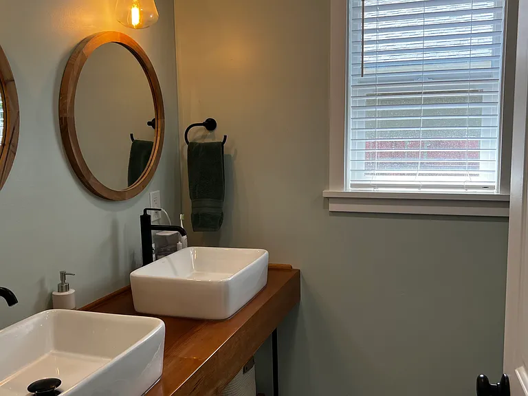 1703 E Lochmeadow Ct — Photo 7