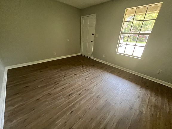 3rd image of 509 Coventry Ct #A