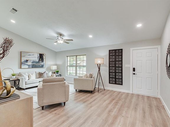 3rd image of 1319 Mistywood Ln