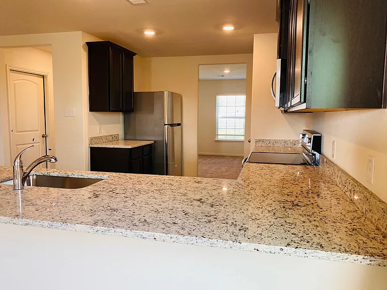 1017 Riverdale Cv — Photo 4