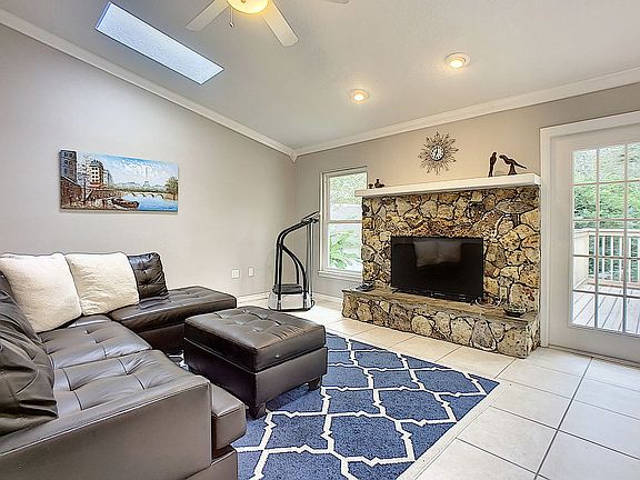 Family room w/ fireplace