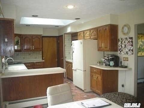 4th image of 42 McArthur Ln