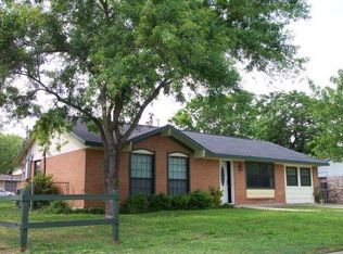 70 Peach St, Luling, TX 78648