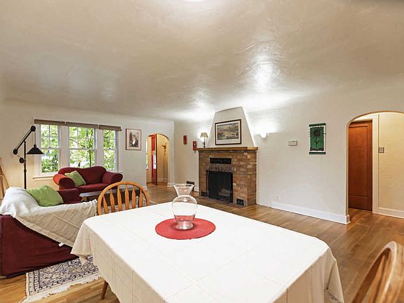 5th image of 207 E Kent Ave