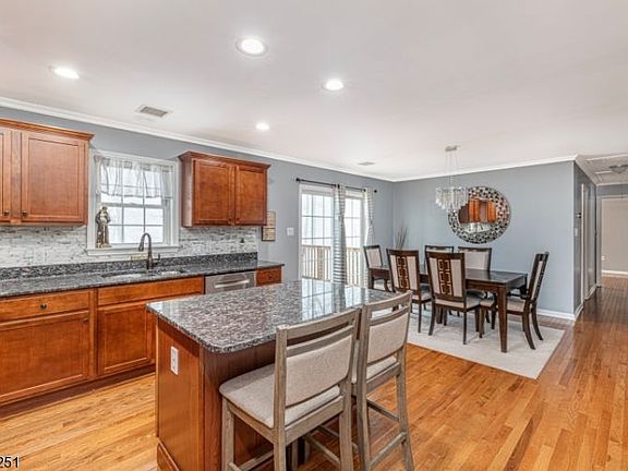 3rd image of 81 Panorama Dr