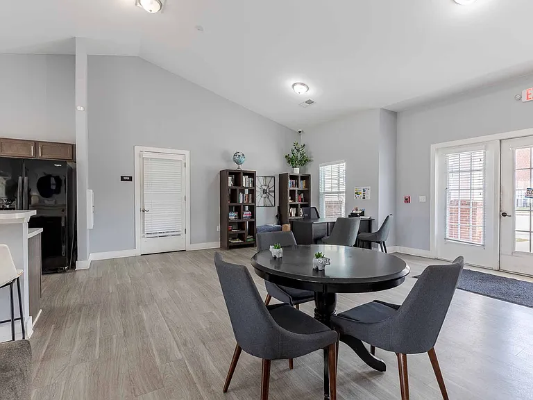Killian Terrace Apartments — Photo 7