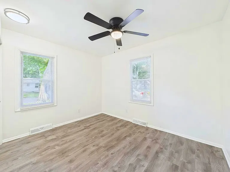 11014 Booth Ave — Photo 12