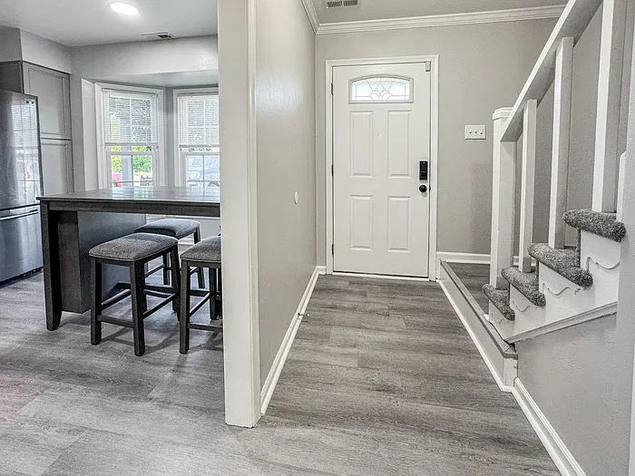 3 bed, 2.5 bath, 1424 sqft, $2,400 — Photo 2