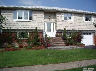 953 Tyrus Ct, Merrick, NY 11566