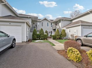 901 Fenway Rd, Saint James, NY 11780