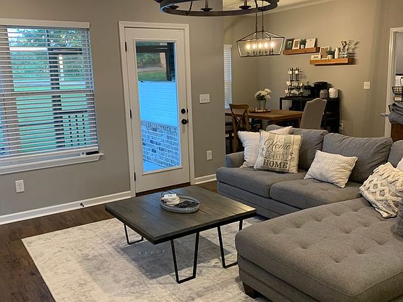4th image of 1012 Briarwood Dr