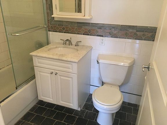 5th image of 3085 Vernon Blvd APT 2A