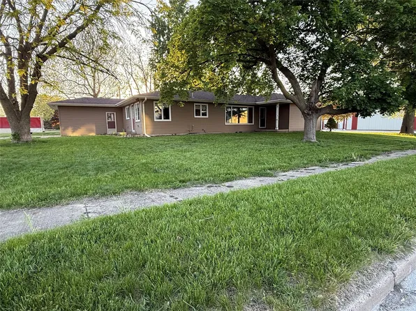 105 10th St, Dallas Center, IA 50063