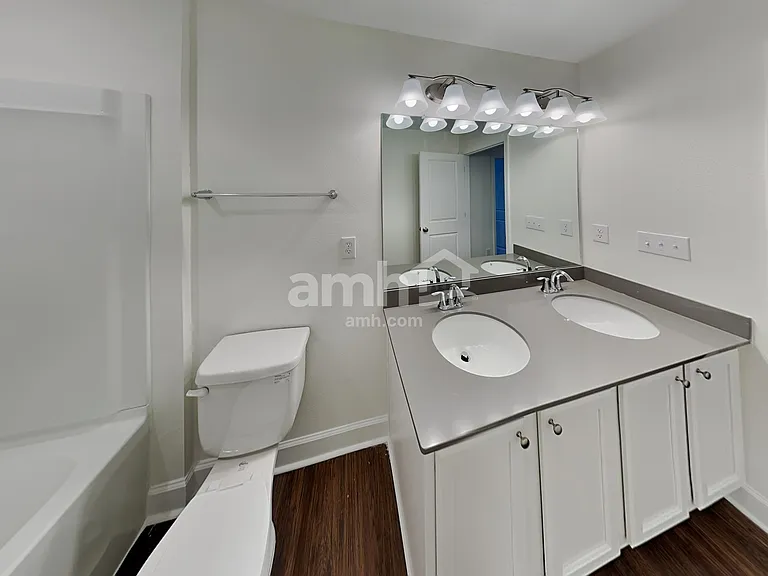 1018 Walden Pond Dr — Photo 22