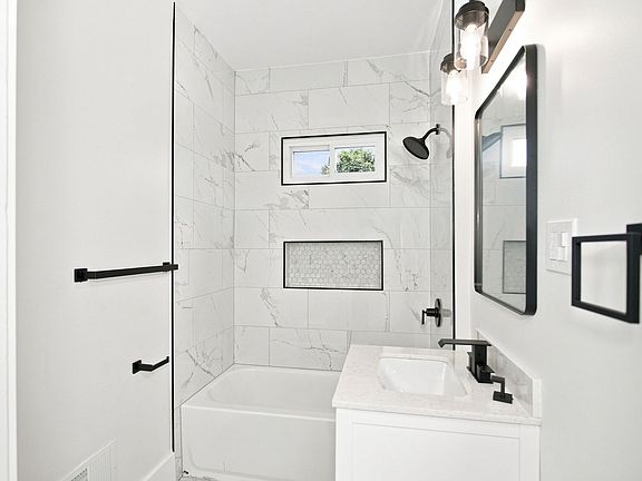 5th image of 1701 Evans St #1705
