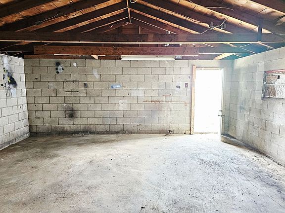 2nd image of 2679 Azelda St