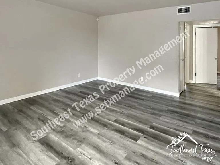 655 Adams St #6 — Photo 2