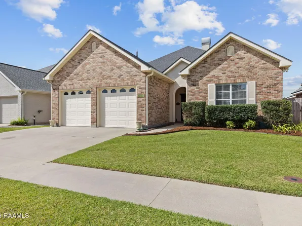 304 Kings Cove Cir, Lafayette, LA 70508