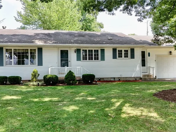 121 N Linden Ave, Gnadenhutten, OH 44629