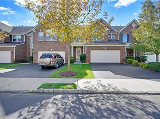 50 Oak Leaf Ln, Tinton Falls, NJ 07712