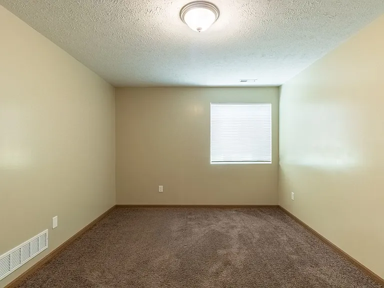 2849 W Rose St — Photo 1