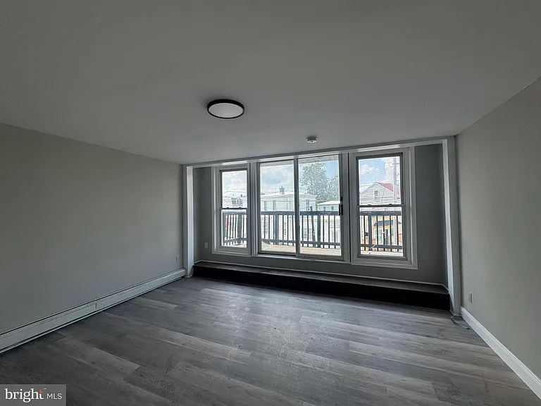 242 N Broadway #C — Photo 5