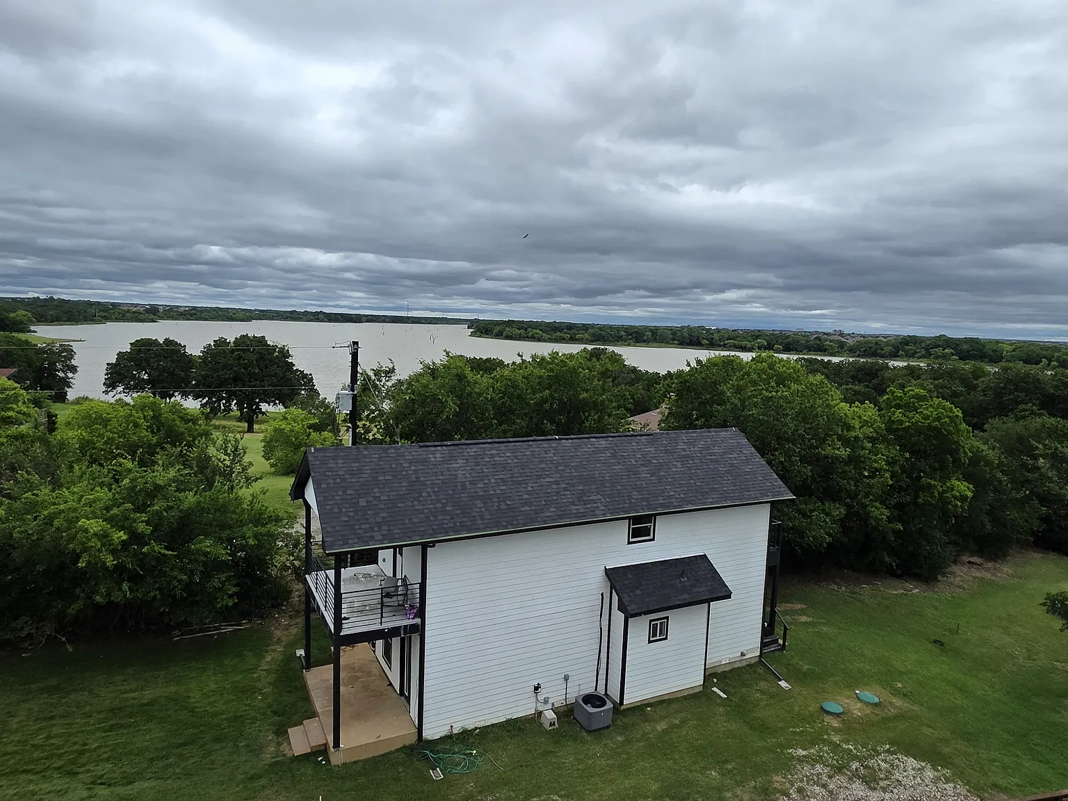 3 bed, 1300 sqft, $2,200 — Photo 1