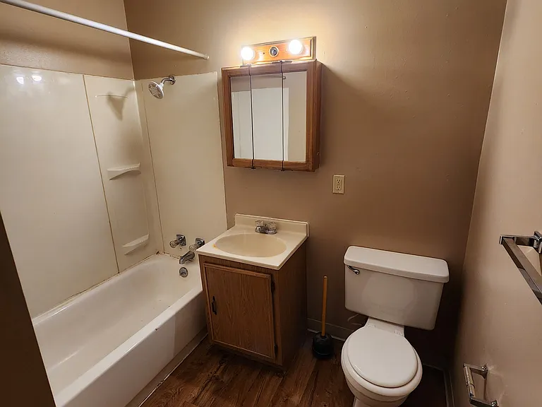 1310 E North St #6 — Photo 5