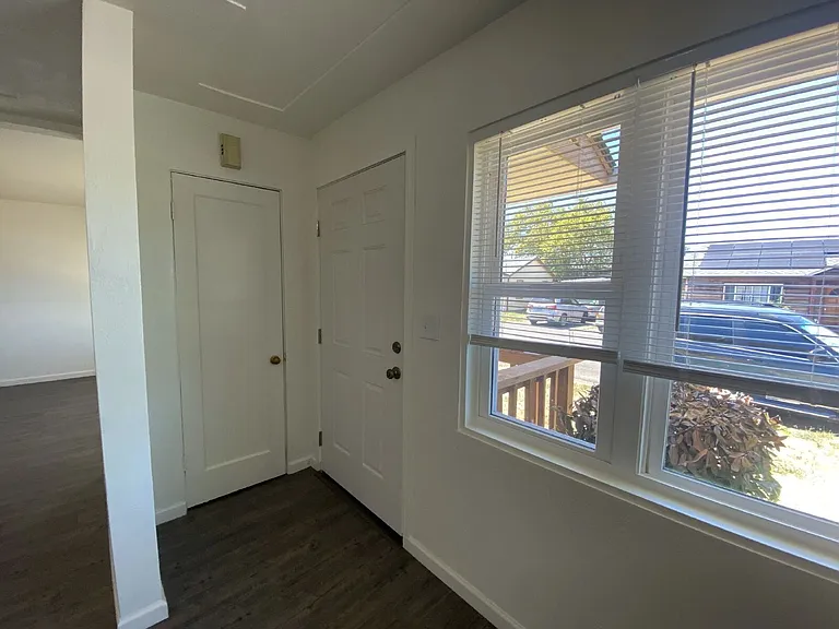 563 W Center St — Photo 6