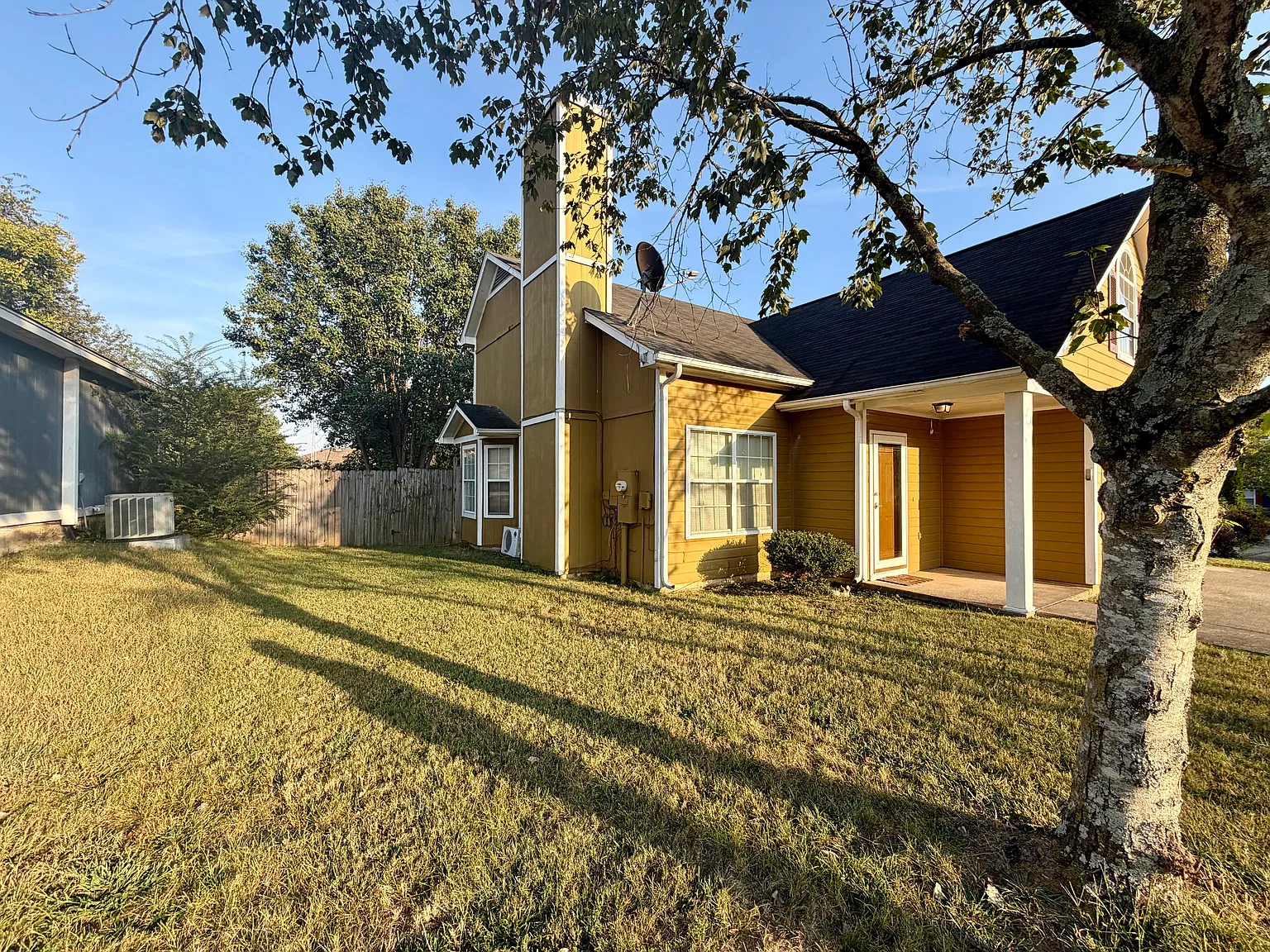 4 bed, 2212 sqft, $2,100 — Photo 3