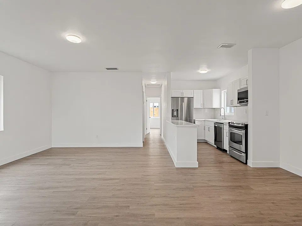 1645 NE 175th St