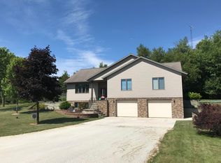 1223 E Tapawingo Rd, Mishicot, WI 54228