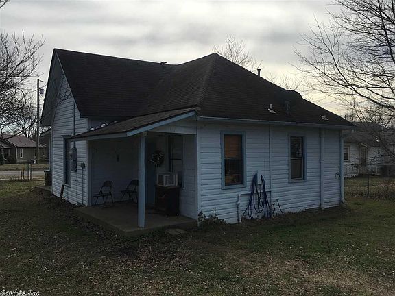 3rd image of 1125 Janssen Ave