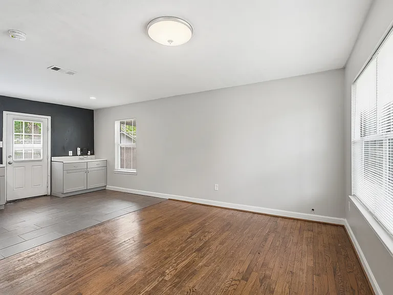 512 Freeman Dr — Photo 5