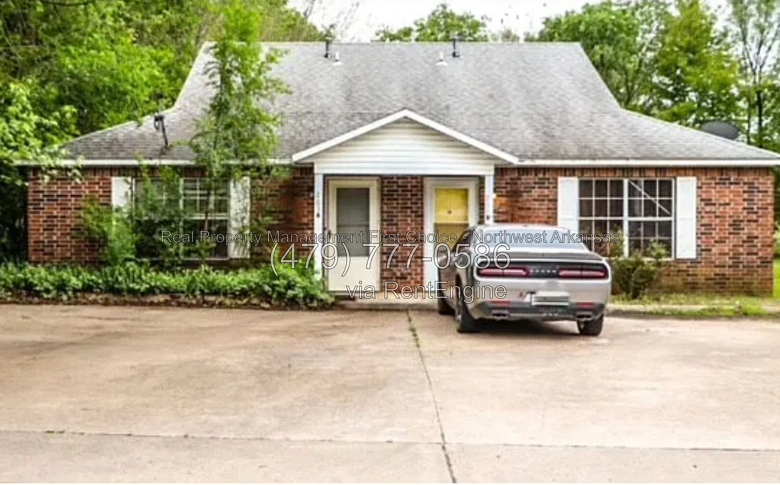 2 bed, 1.0 bath, 990 sqft, $1,050 — Photo 1