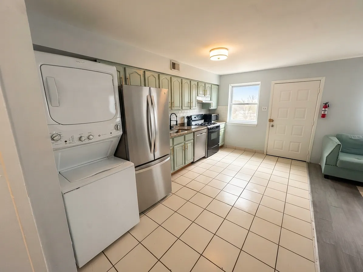 7 bed, 1464 sqft, $595 — Photo 3