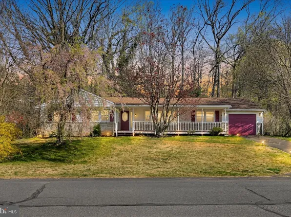 515 Pine Hill Dr, Pine Grove, PA 17963