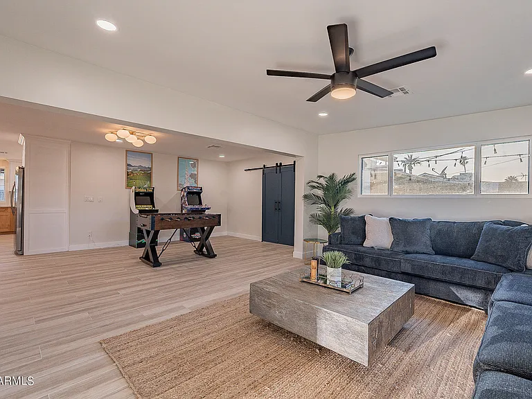 7440 E Cambridge Ave — Photo 28