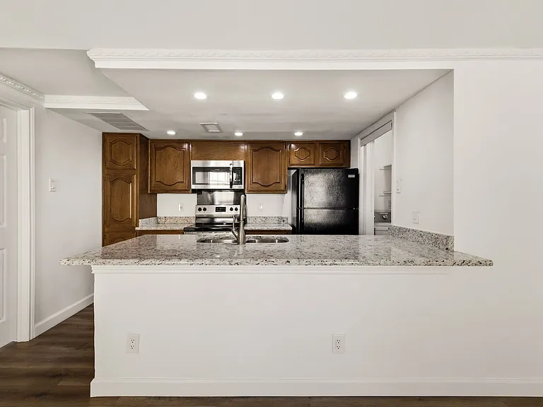 8510 Park Ln #201 — Photo 6