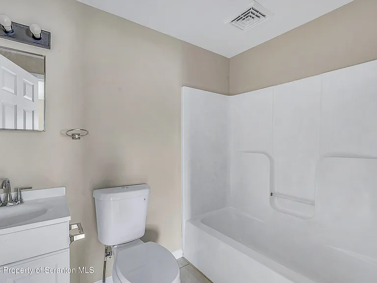114 E Market St #4 — Photo 11