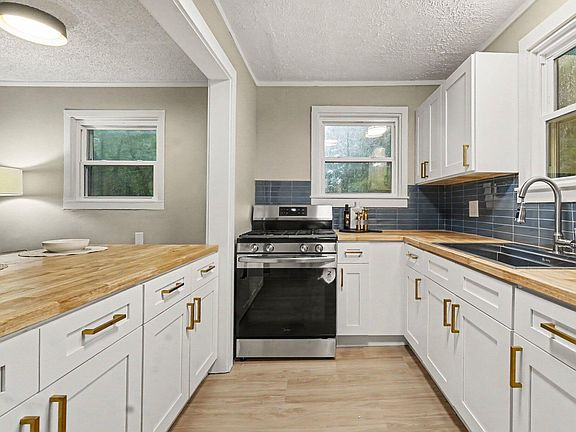 4th image of 2650 Gaynor Ave NW