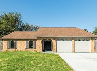 524 E Castle Harbour Dr, Friendswood, TX 77546