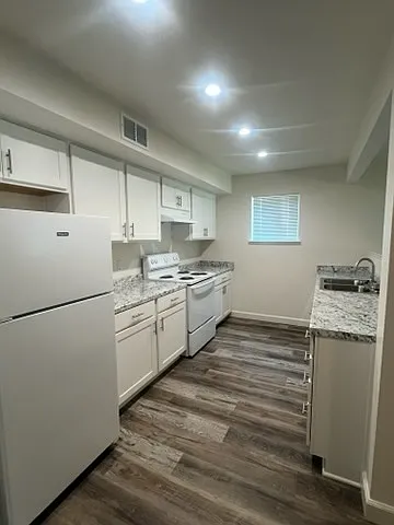 Phoenix Park Apartments — Photo 14
