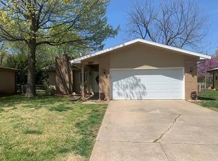 917 E Guinevere St, Springfield, MO 65807