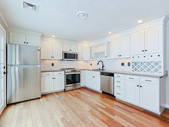 5th image of 835 Mount Hope St Unit 40